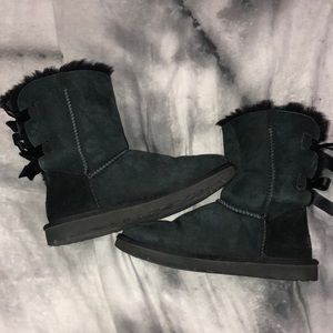 Moderately worn black Ugg boots!!